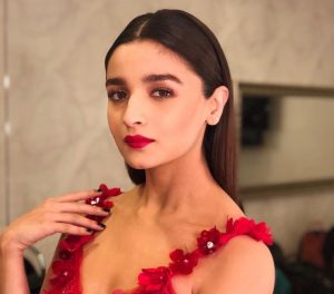 https://www.indiaglitz.com/alia-bhatt-might-star-in-a-web-series--news-282710