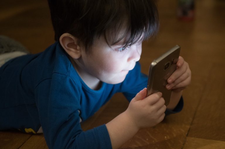 Tips to Help Control Your Child’s Phone Addiction